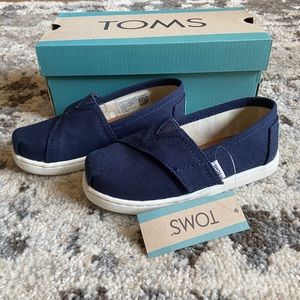 New navy toddler size Toms